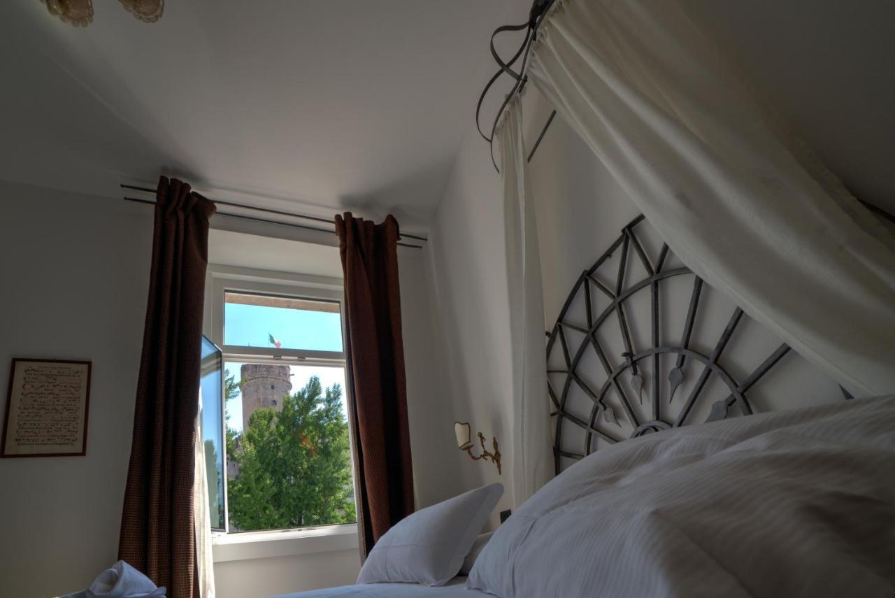 Rooms Alla Loggia Del Castello Trento Luaran gambar