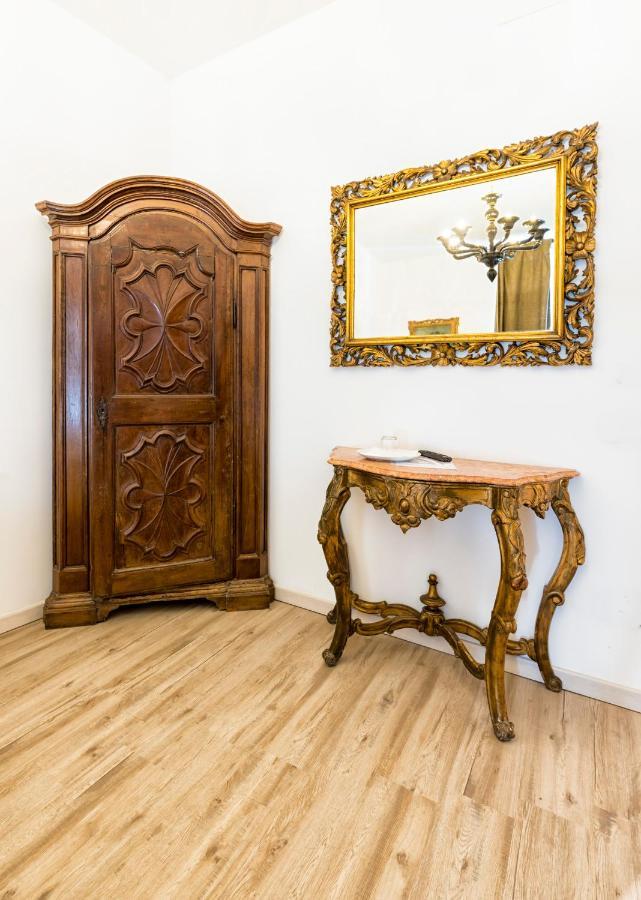 Rooms Alla Loggia Del Castello Trento Luaran gambar